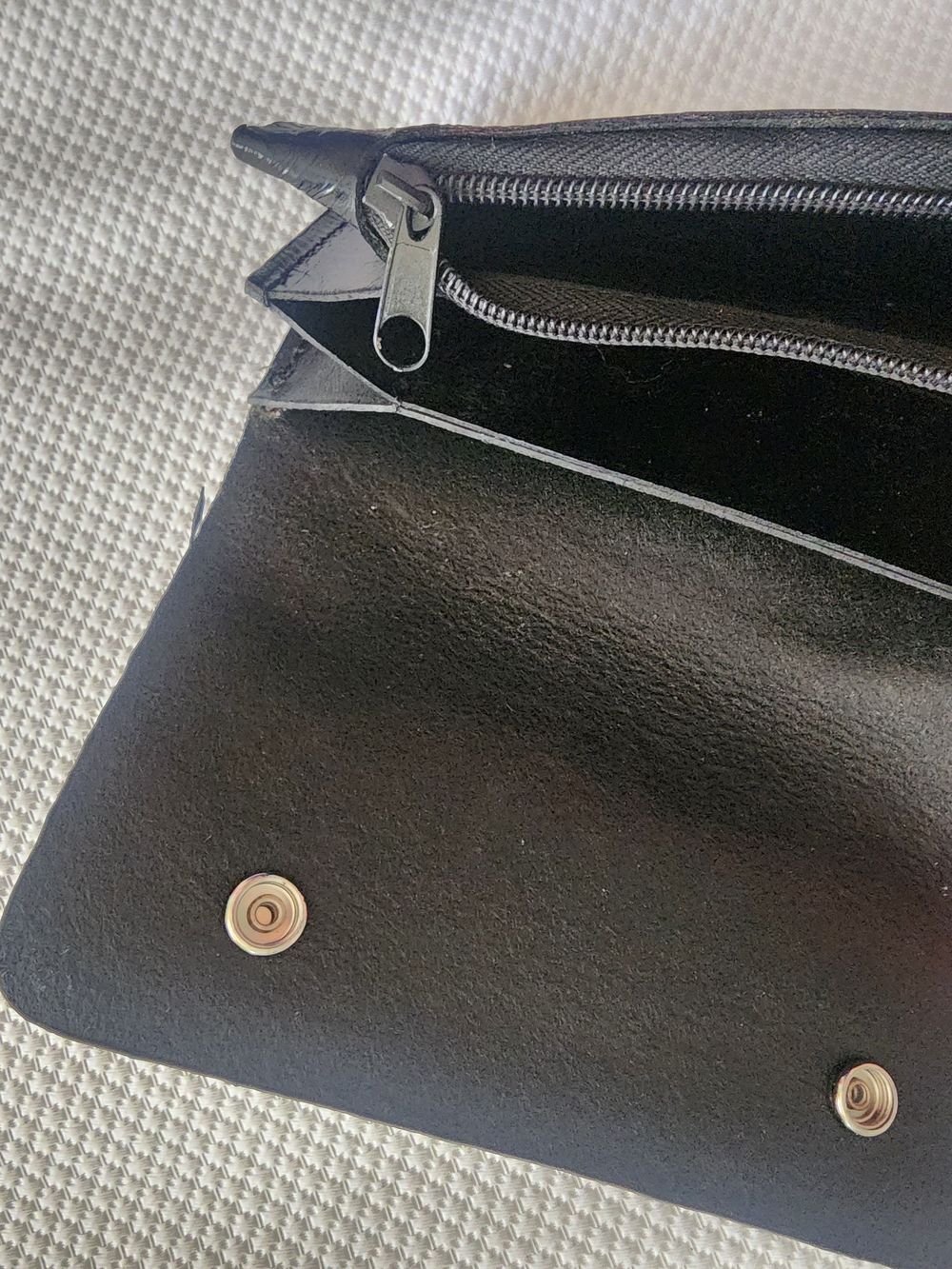 Men's Black Leather Wallet with Silver Chain - Picture 4 of 8